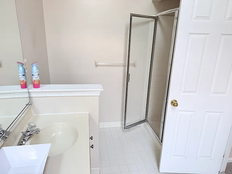 921 Bentley Ct — Photo 13