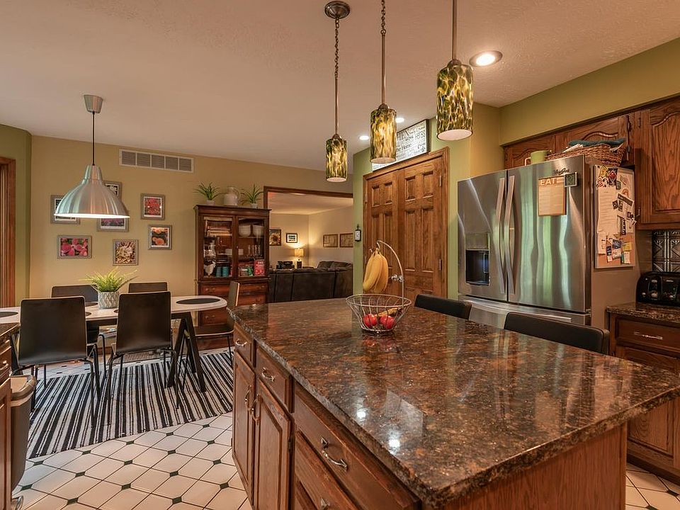 1st image of 2507 E Round Hill Ln