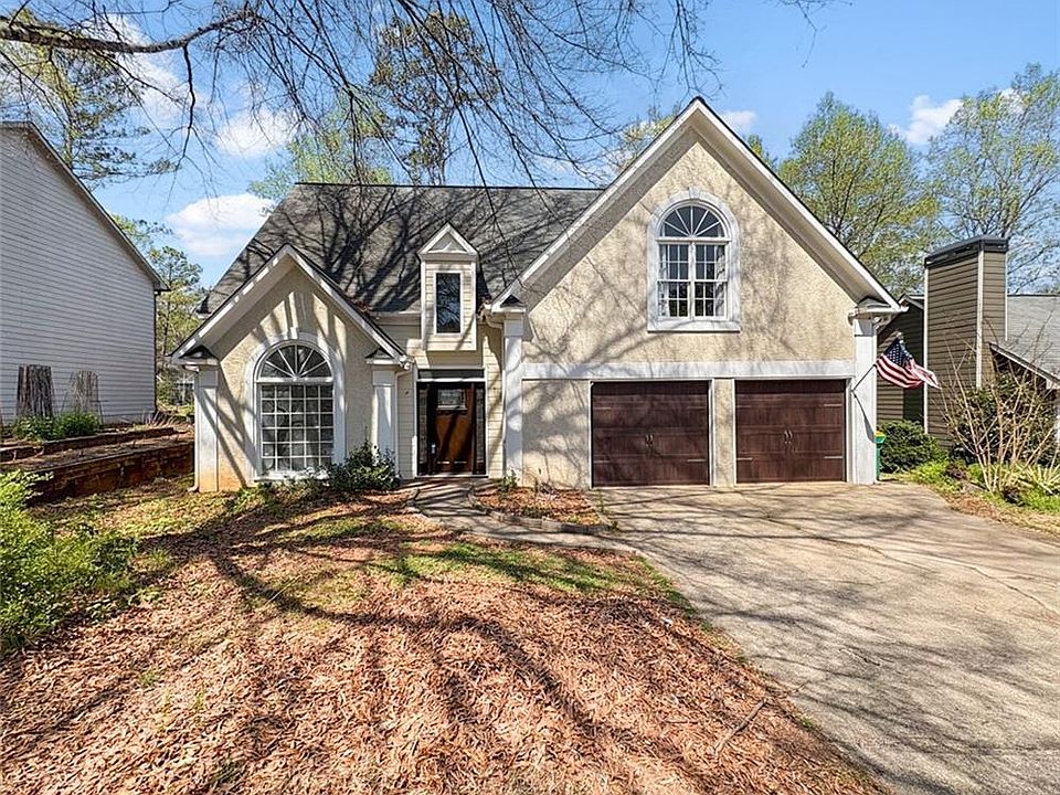 1st image of 647 Radford Cir