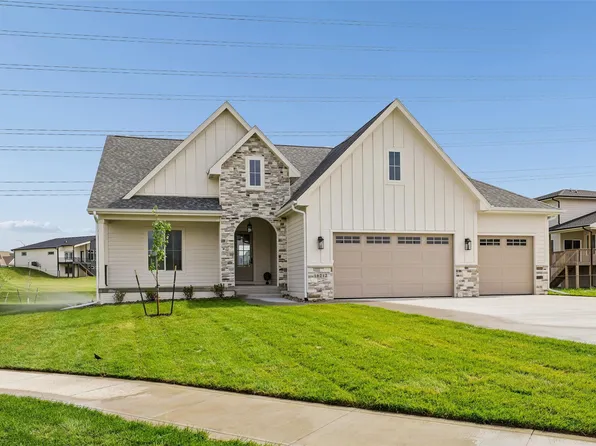 16212 Ironwood Ln, Urbandale, IA 50323