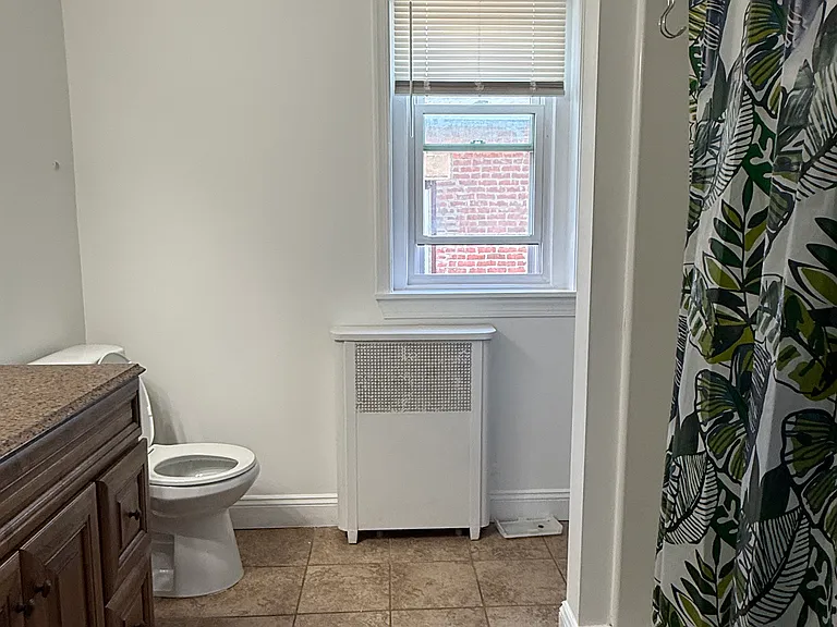 435 Montclair Ave — Photo 7