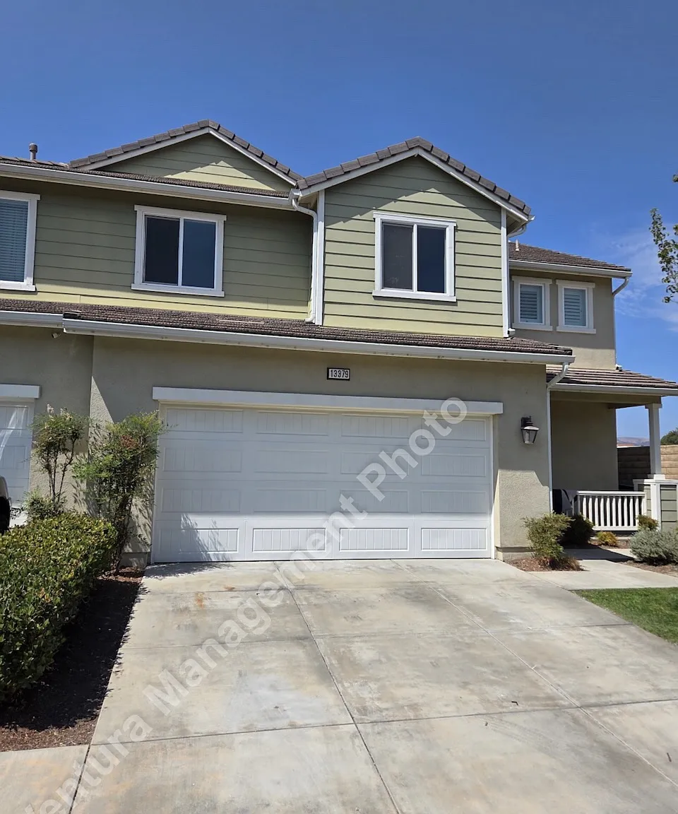 4 bed, 2.5 bath, 1971 sqft, $4,100 — Photo 1