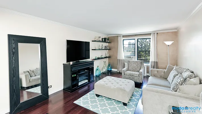 Sold by Moda Realty | media 11