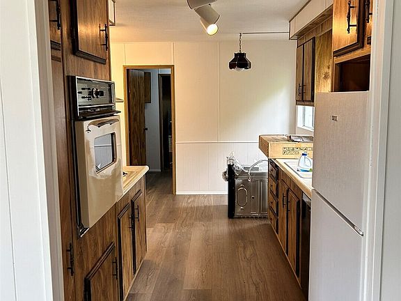 4th image of 791 W Elliott Court