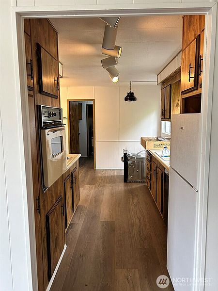4th image of 791 W Elliott Court