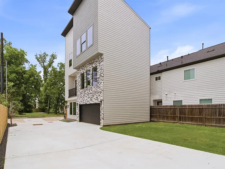 5512 Hardy St — Photo 28