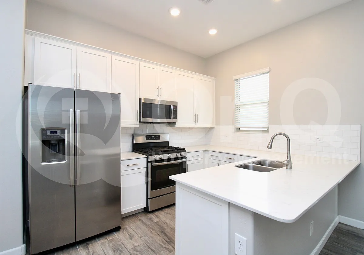 4 bed, 3.0 bath, 2569 sqft, $2,999 — Photo 3