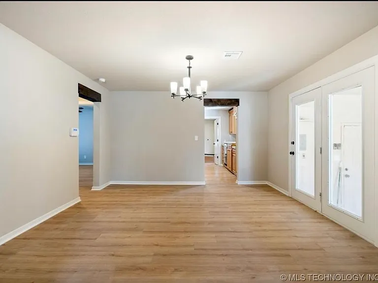 1225 W 5th St — Photo 3
