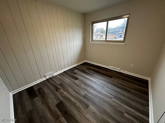 5th image of 23939 Fairlawn Dr