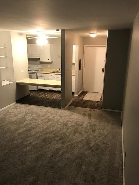 2nd image of 2705 Lee St #104