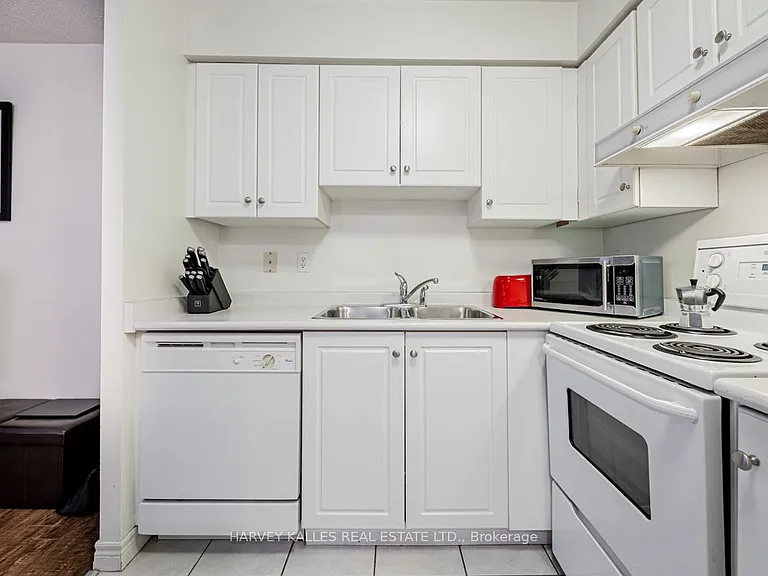 43 Eglinton Ave E #1101 — Photo 7