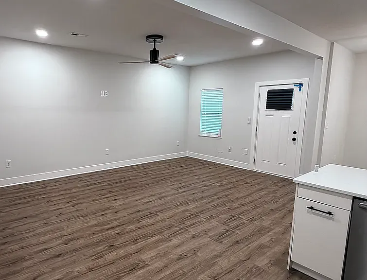 2027 Agnes Ave — Photo 3