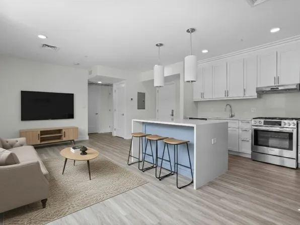 301 Border St #211, Boston, MA 02128