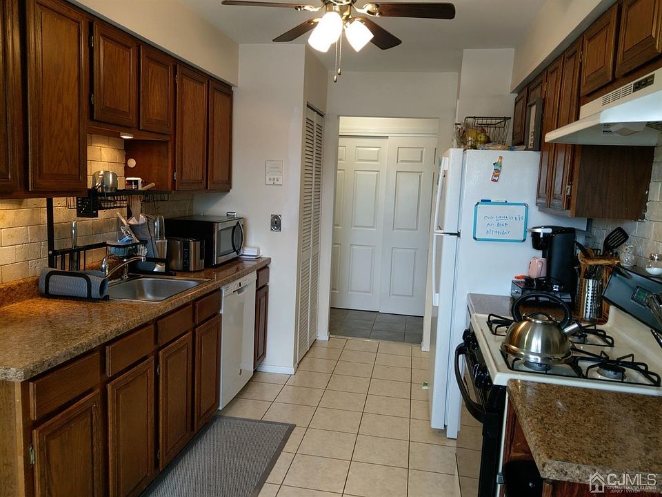 405 Sharon Garden Ct Woodbridge, NJ, 07095 Apartments for Rent Zillow