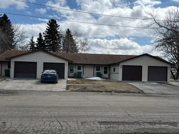 106 2nd Ave SE, Rolla, ND 58367