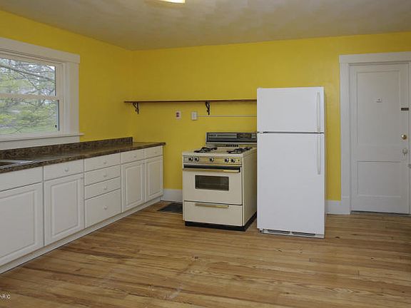 4th image of 111 N Clarendon St #B