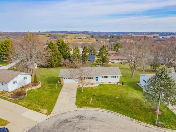 1012 Tower Cir, New Glarus, WI 53574