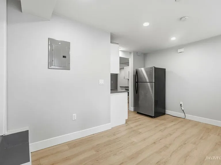 700 12th Ave #B — Photo 7