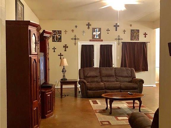 4th image of 3401 Royal Dr
