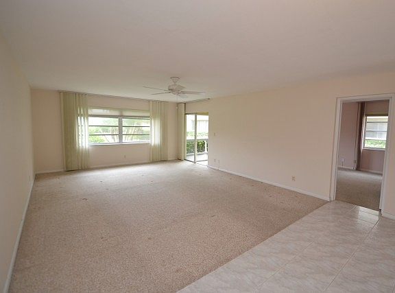 4th image of 60 Venetian Dr #106