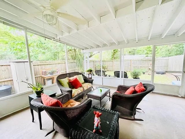 3003 E Washington St — Photo 13