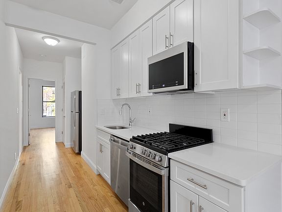 4th image of 856 Lexington Ave APT 4