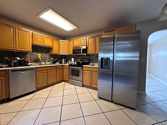 4th image of 1840 Glenwood Dr