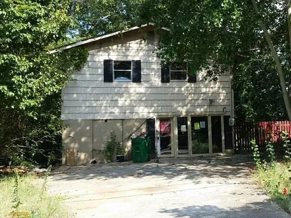 633 Gibbons Dr, Scottdale, GA 30079