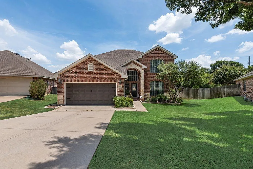 5 bed, 3.5 bath, 2930 sqft, $3,786 — Photo 2