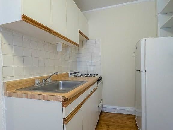 2nd image of 2908 N Mildred Ave APT Gdn