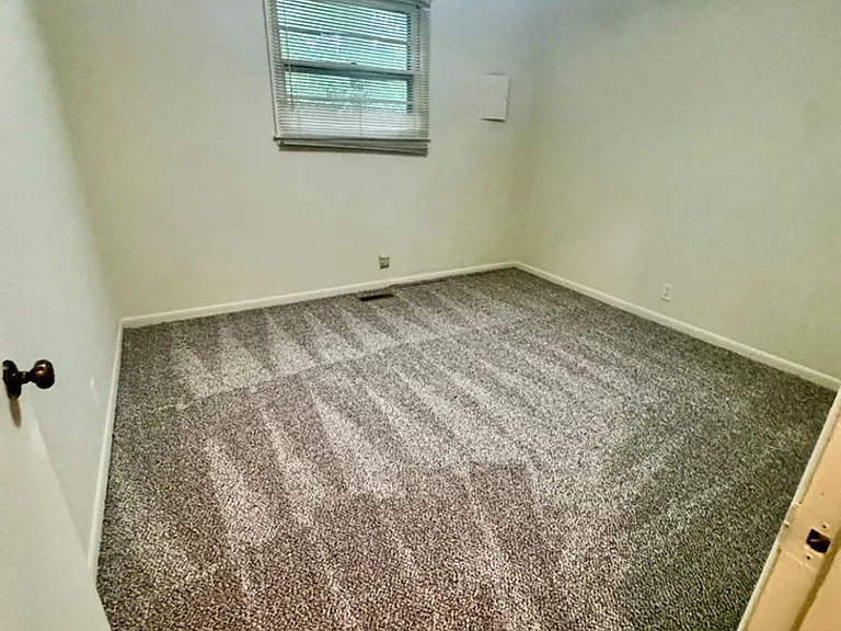 916 Virginia Ave — Photo 6