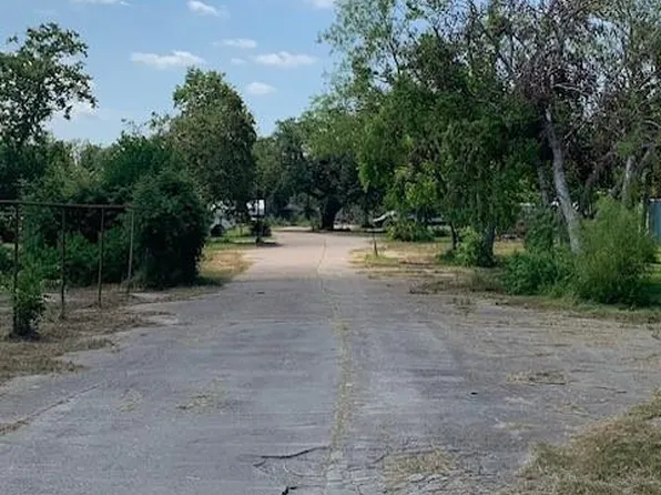 157 Cossin Rd, Angleton, TX 77515