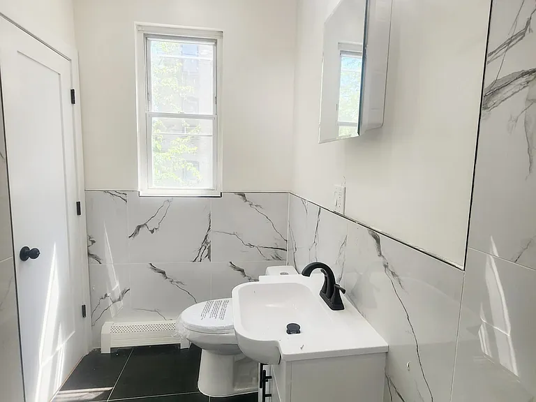 492 Van Buren St #4 — Photo 9