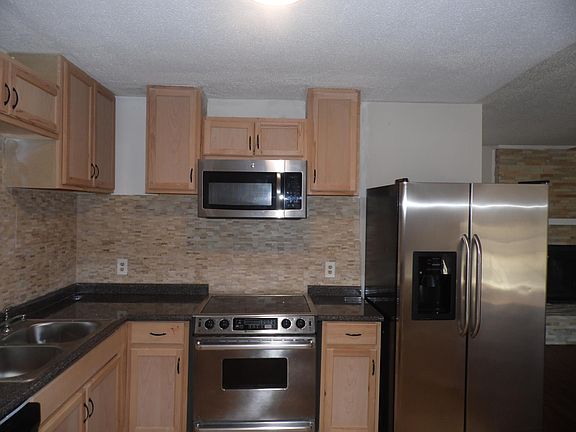 3rd image of 5821 Hyde Park Dr