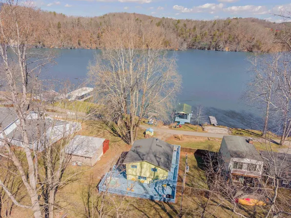 2939 Blackberry Ln, Hiwassee, VA 24347