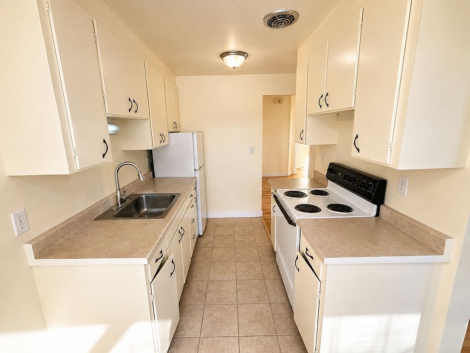 2nd image of 5227-5233 Brooklyn Ave NE #6