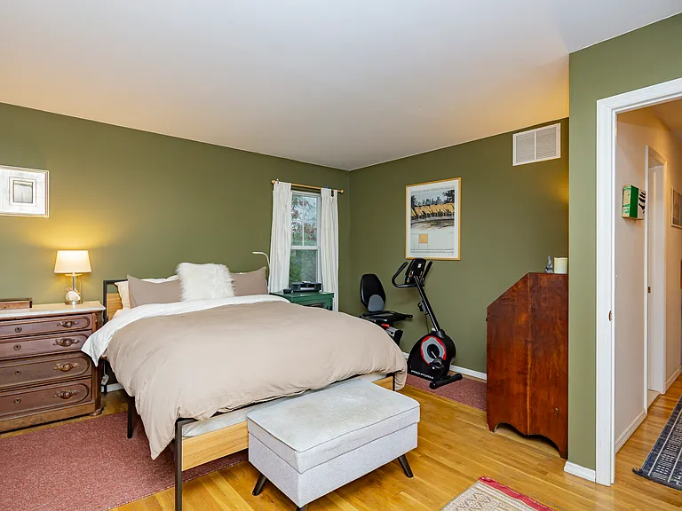 98 Thomas Ave — Photo 17