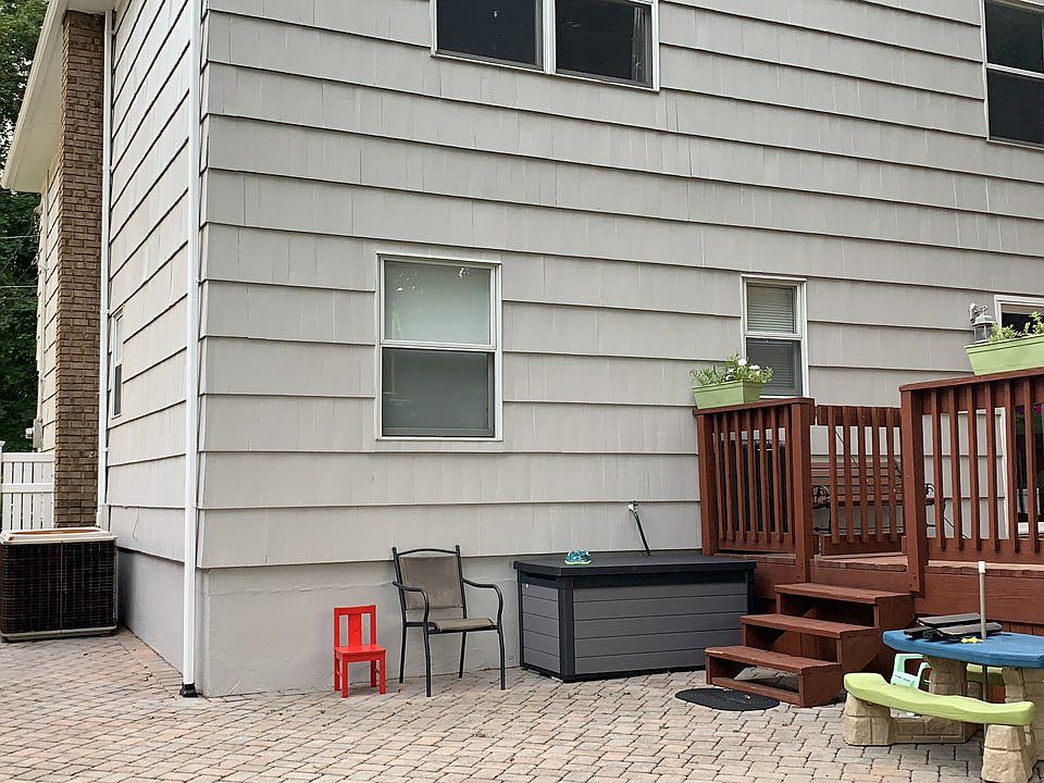 2nd image of 126 Franklin St