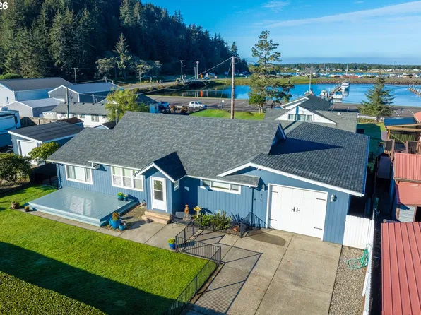 815 Broadway Ave, Winchester Bay, OR 97467