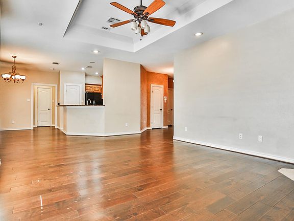 3rd image of 10110 Elmwood Ave