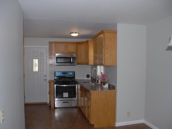 5th image of 1011 Canterbury Dr