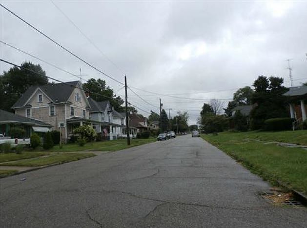 2nd image of 1235 21st St NW