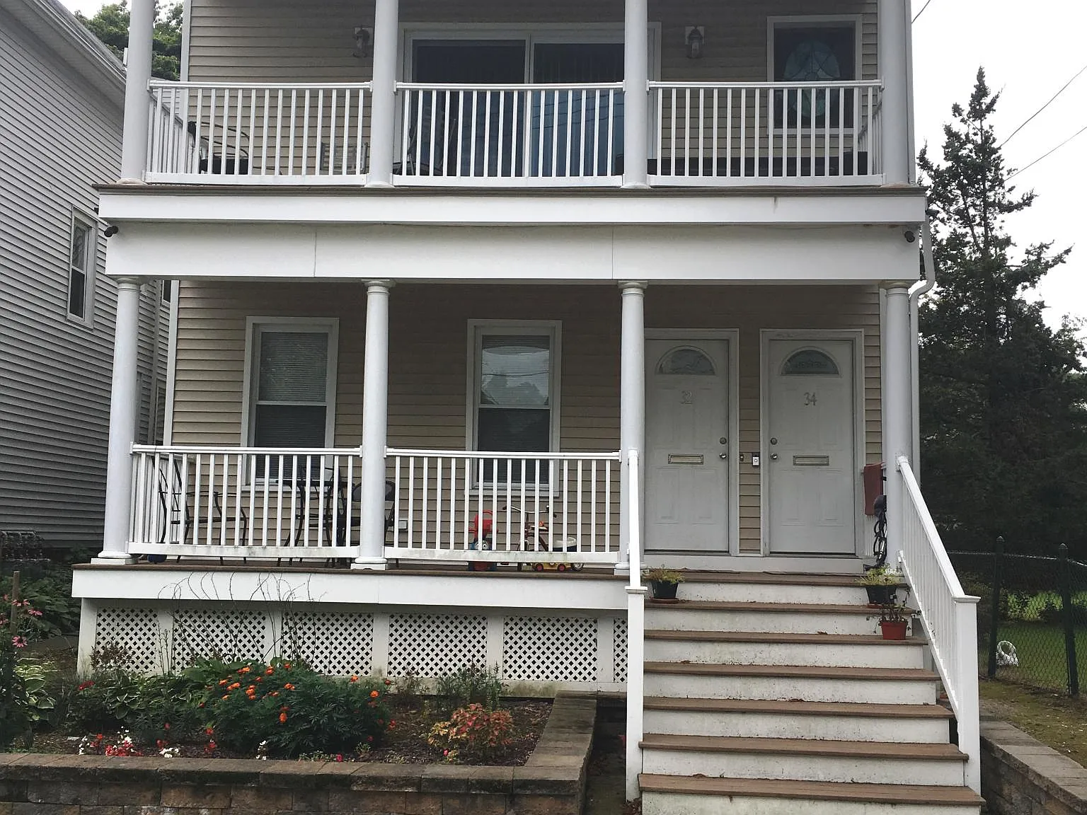 3 bed, 1.5 bath, 1390 sqft, $2,100 — Photo 1