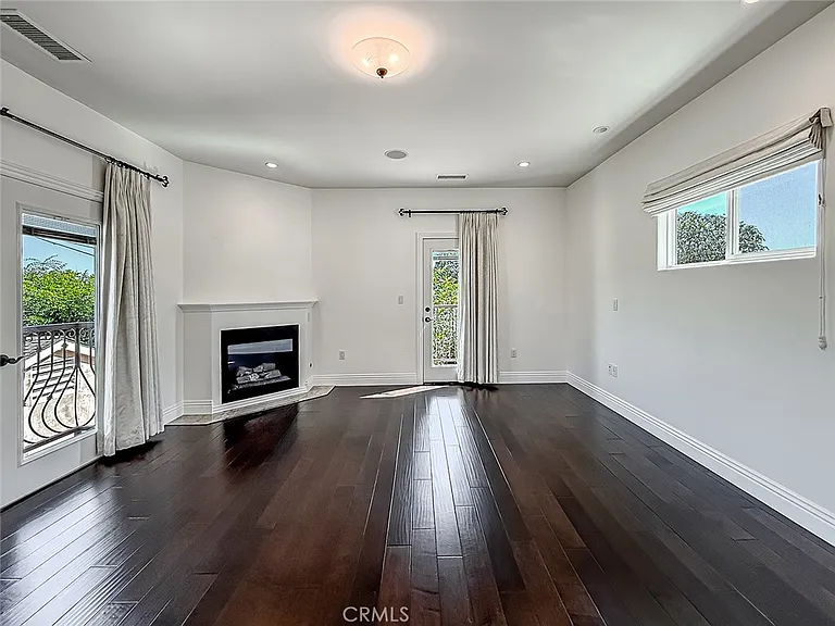5960 Balcom Ave — Photo 32