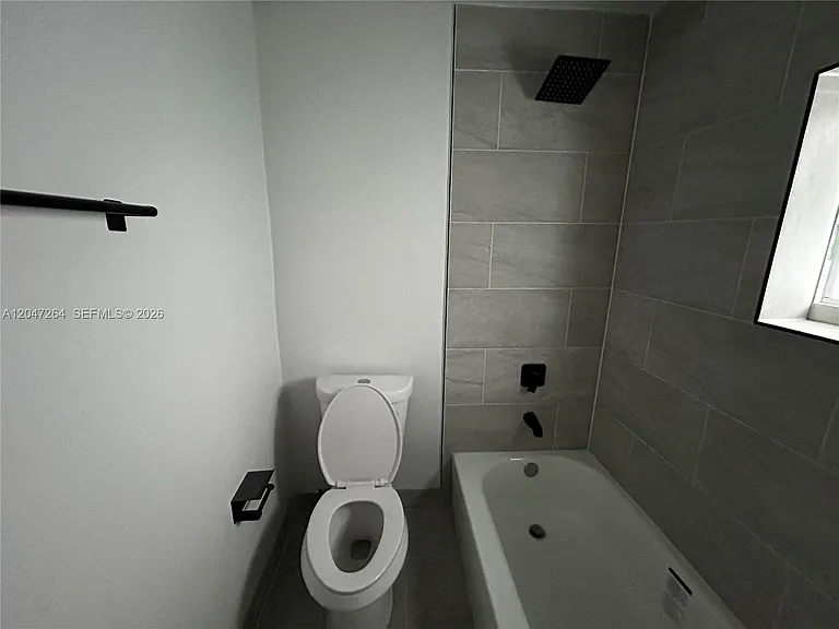 4429 SW 21st St #FRONT — Photo 3