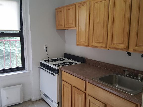 3rd image of 77 Saratoga Ave APT 1A
