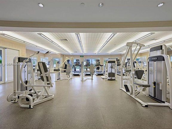 4th image of 20000 Country Club Dr APT 906