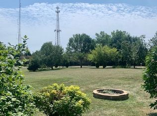 1975 Gary Ln, Geneva, IL 60134