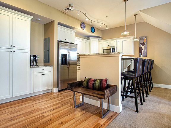 5th image of 105 W Danaher St Unit 411