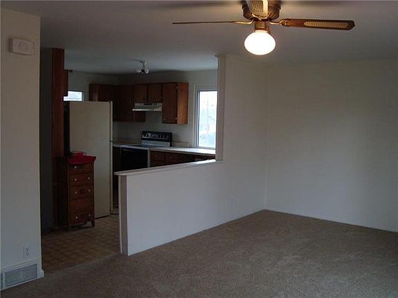 5th image of 82 Florendin Dr